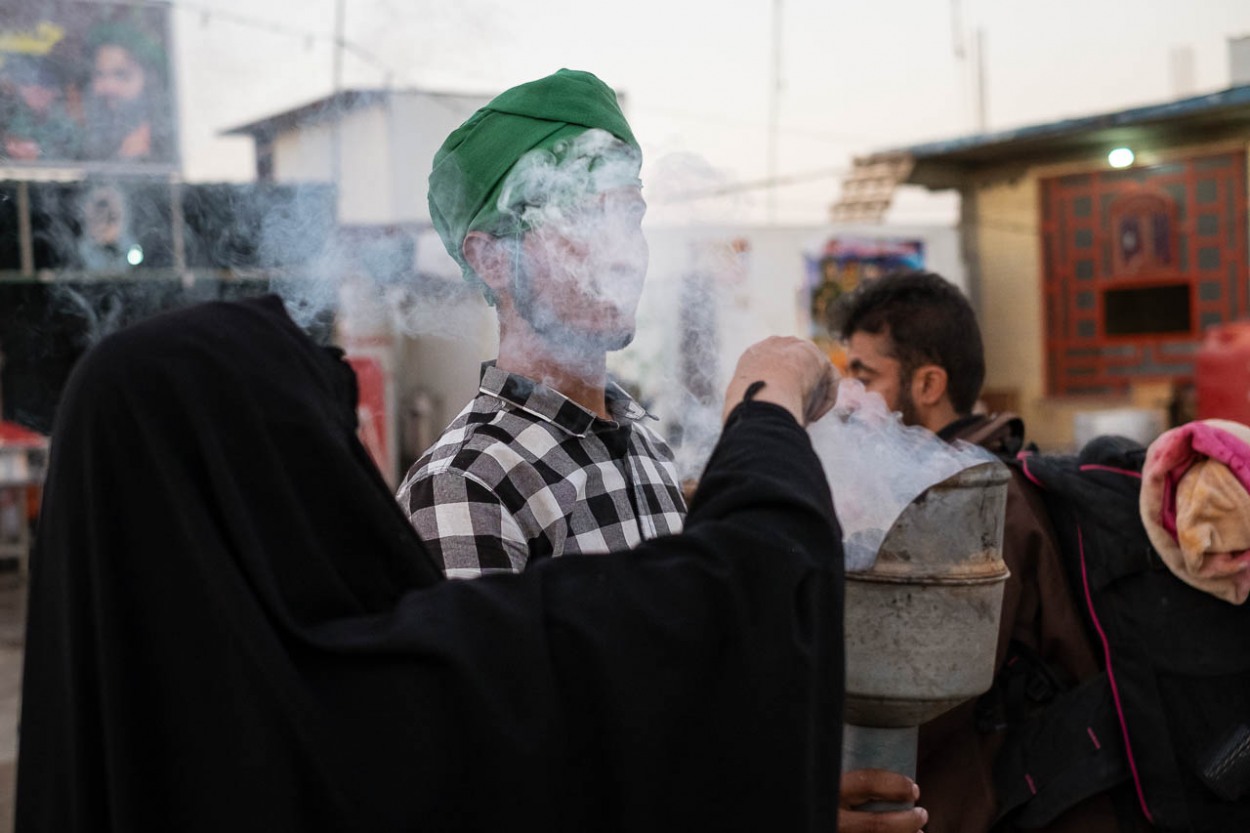 As in the Catholic culture, the incense is also purifying for the Shiites who walk, during Arbaeen, the 85 km between Najaf and Kerbala (Iraq)